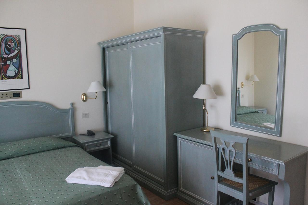 Hotel Silvi Silvi Marina Quarto foto